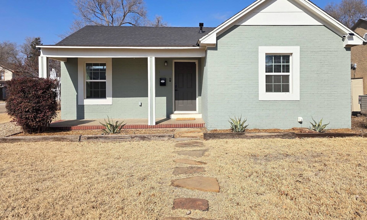 Heart of Lubbock House | Little Green Cottage in the Heart of Lubbock
