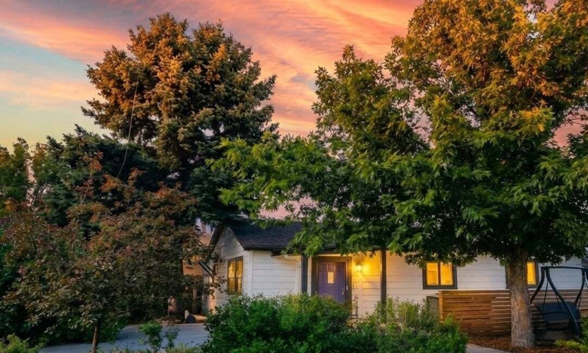 Littleton House | Littleton Cottage🏡2 blocks to Main🛍️Pets🐶Fenced Yard♨️Firepit🤑0 Cleaning & Pet Fee