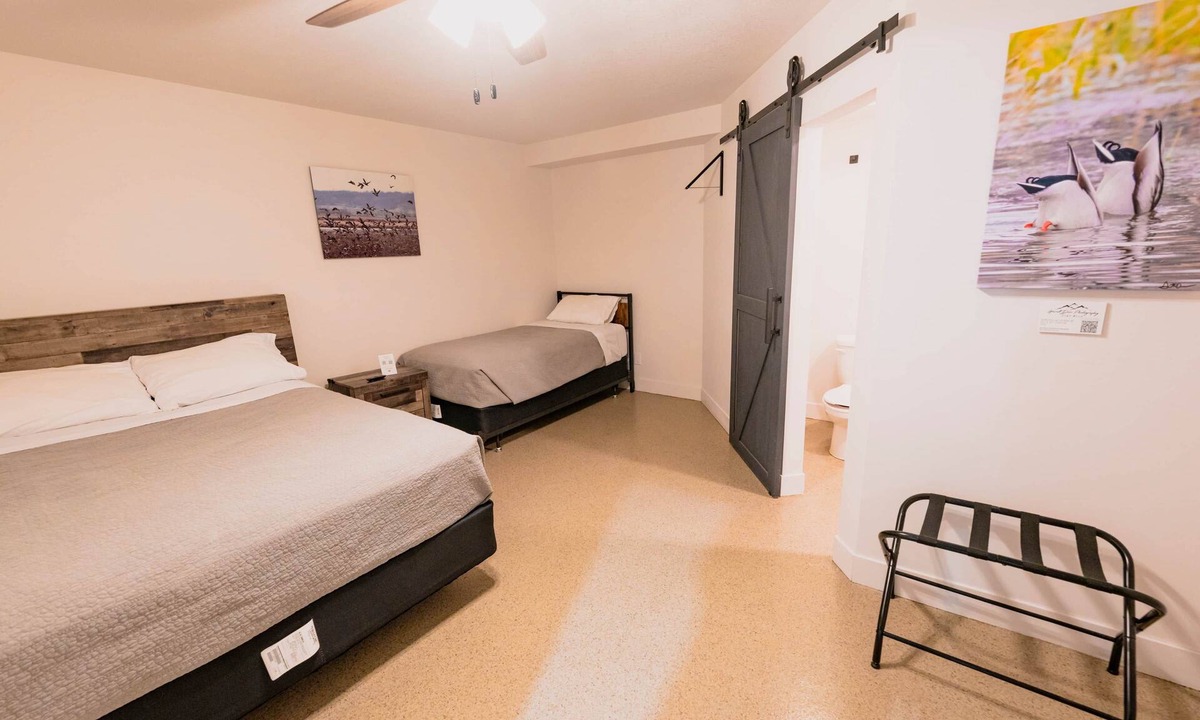 Mound City Apartment | Loess Hills Lodge - Room 3