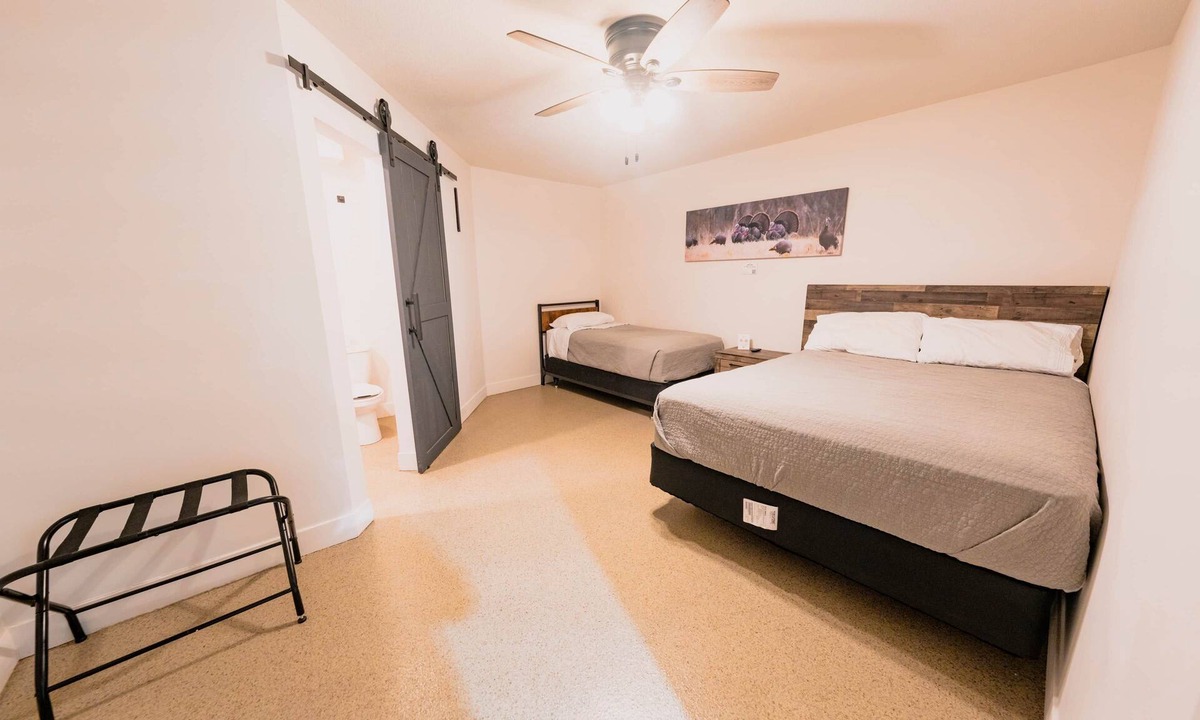 Mound City Apartment | Loess Hills Lodge - Room 4