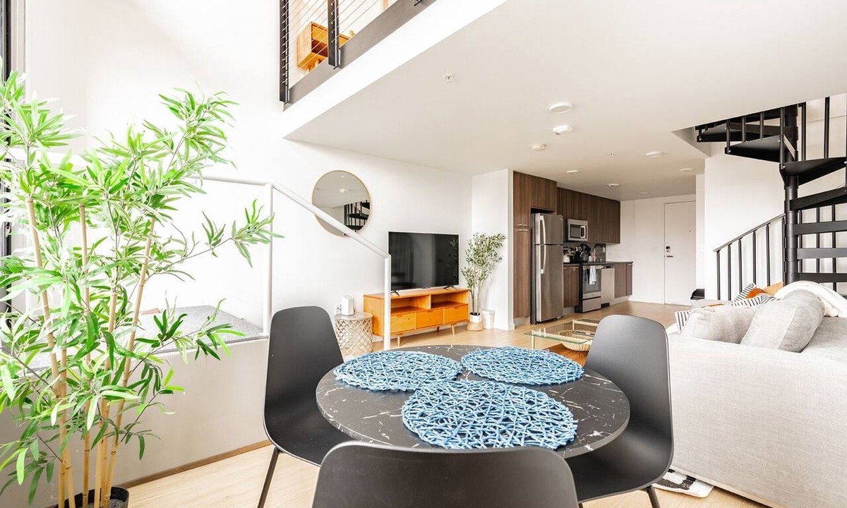 West Bellevue Apartment | Loft | Gym, Lounge | Bellevue | Sophari Downtown A