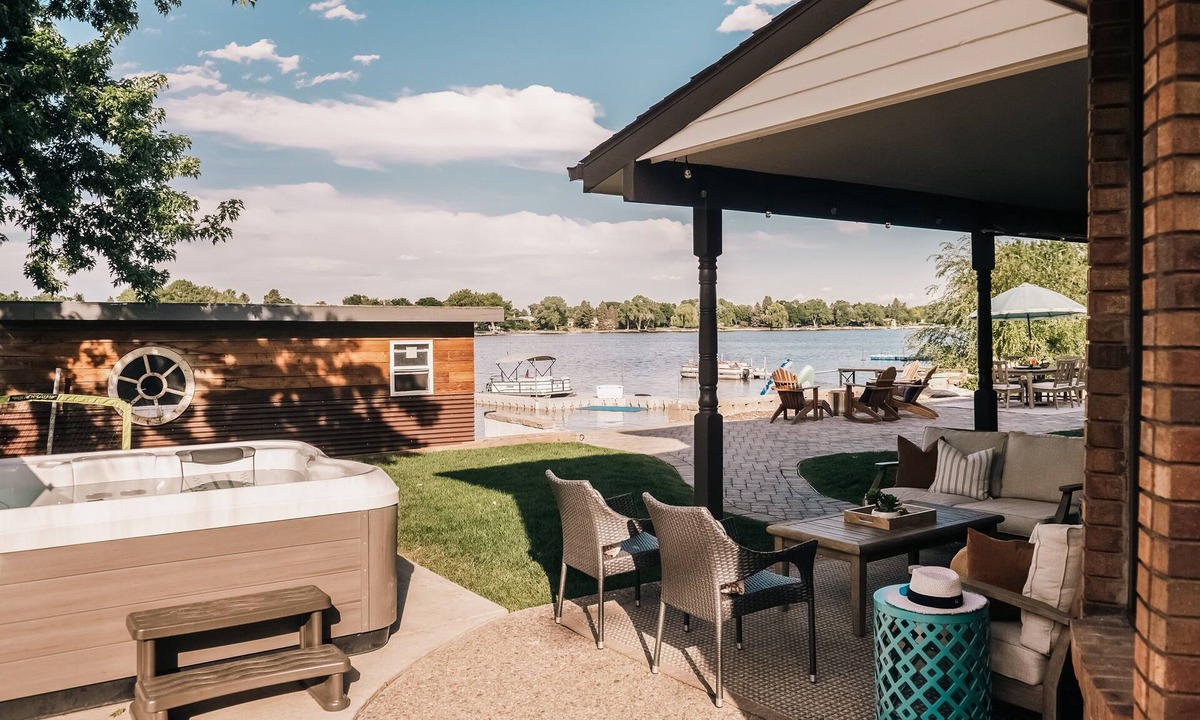 Loveland House | Logan Lakeview Retreat – Lakefront Hot Tub