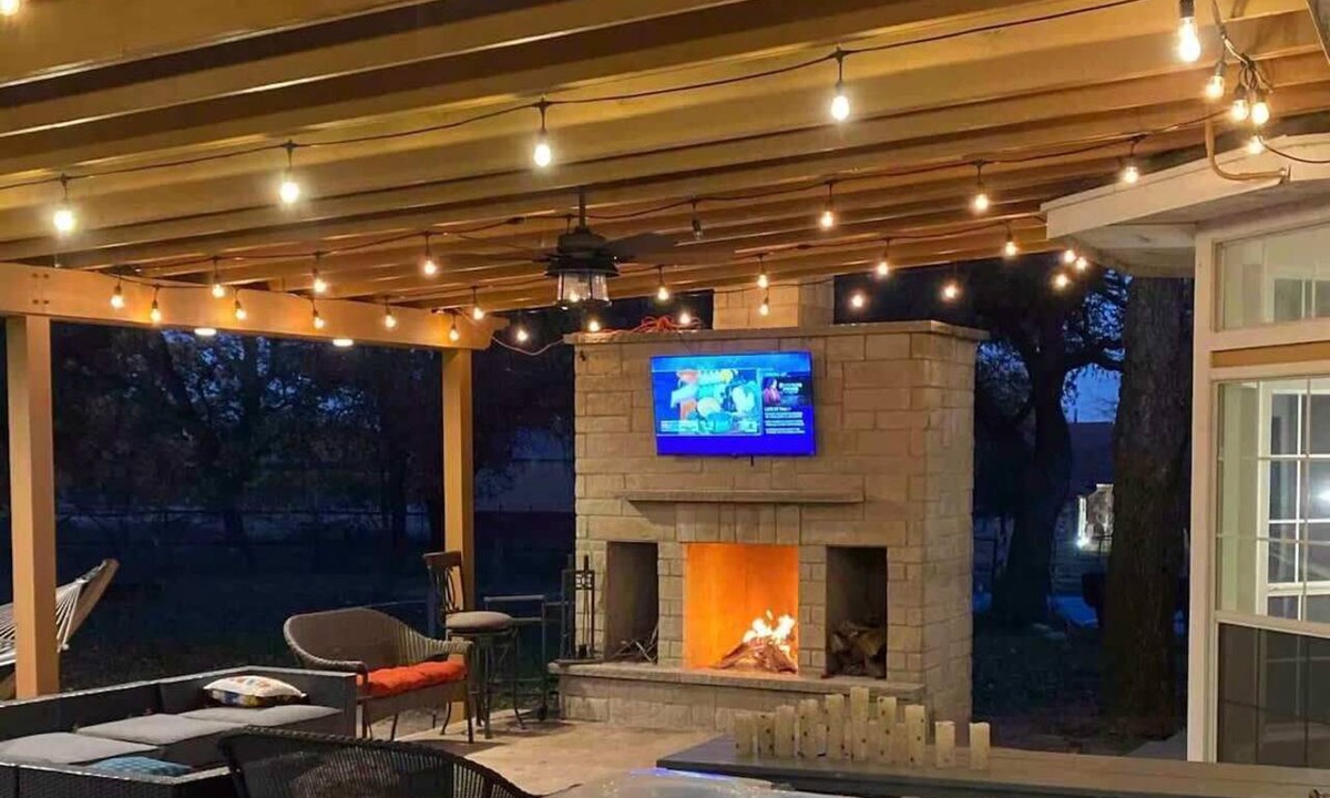 Azle House | Longhorns, Hottub, 15 miles to Stockyards, Games!