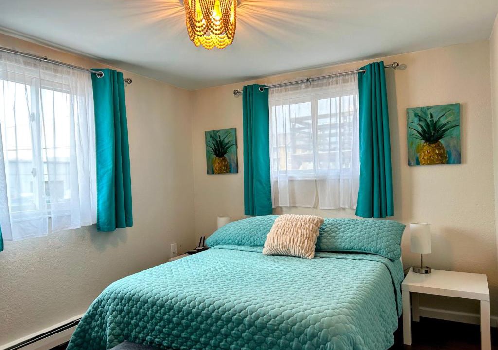 Kiteley Apartment | Longmont board games, beds, and boats - 4BR