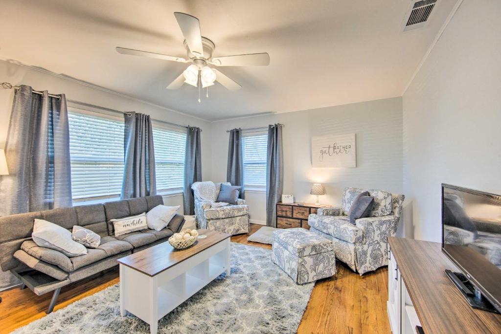 Longview House | Longview Vacation Rental Home: 4 Mi to Dtwn
