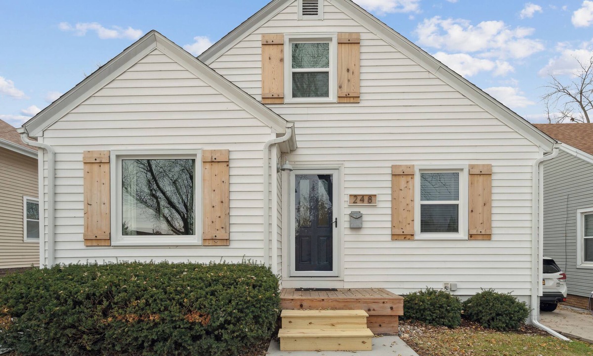 Cedar Rapids House | Lovely 2-bedroom cottage in charming Cedar Rapids