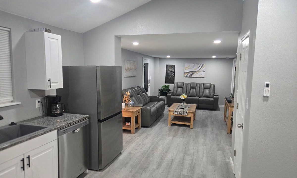 Uniontown House | Lovely 2-bedroom triplex unit with AC in charming Van Buren.