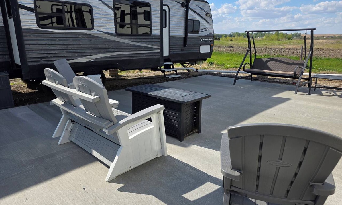 Sergeant Bluff House | Lovely 2-bedroom recreational vehicle with full bath and AC in Sergeant Bluff.