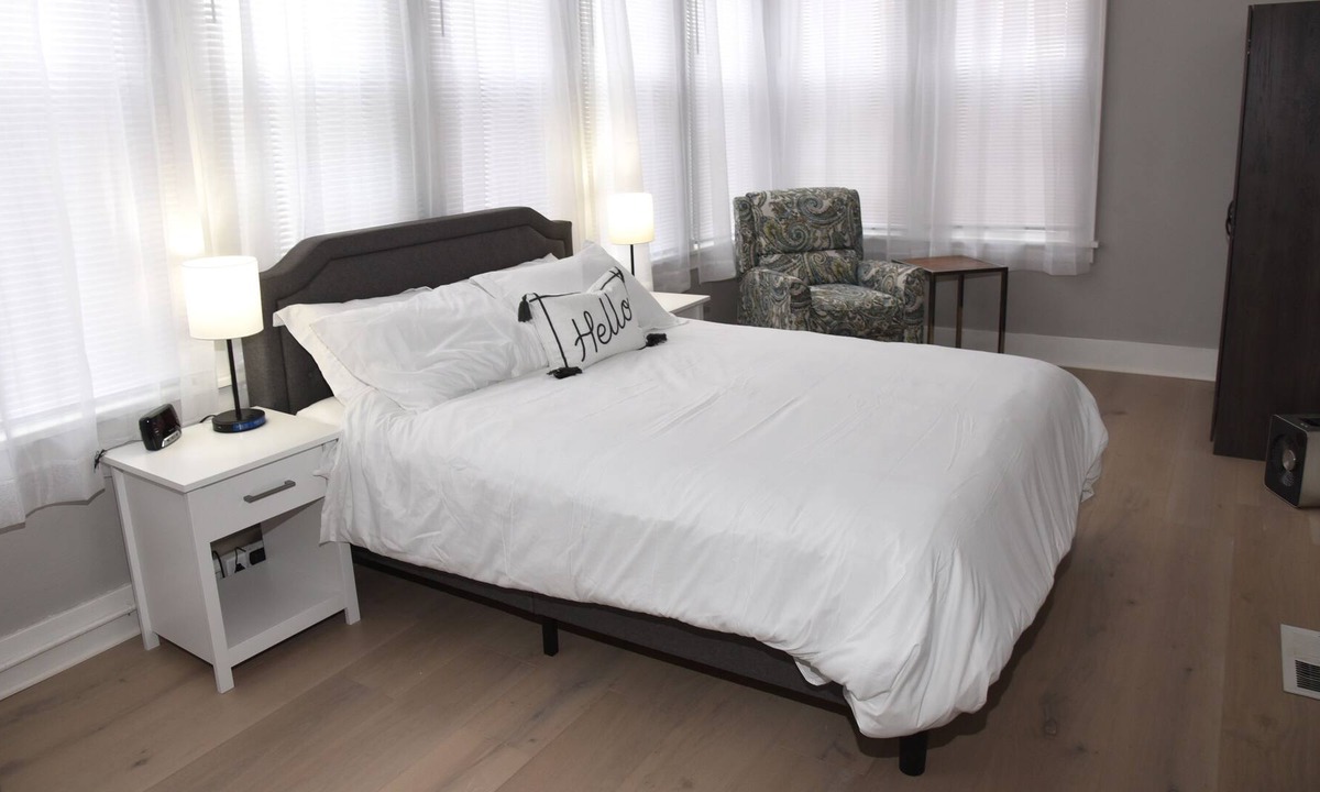 Burlington Apartment | Lower Level HUGE 2 Bedroom Apartment Pet Friendly and Free Laundry in Unit