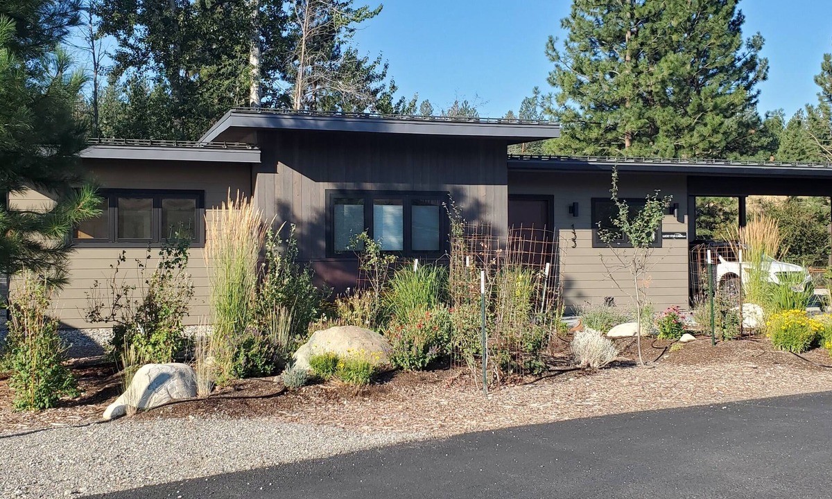 Winthrop House | Lucky Star Cabin, A Mountain Modern Winthrop home on the Methow Trails system!