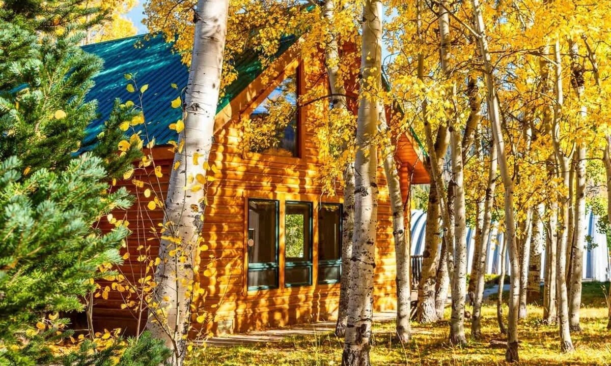 Kremmling House | Lux Gore Pass Adventure Cabin with Hot Tub