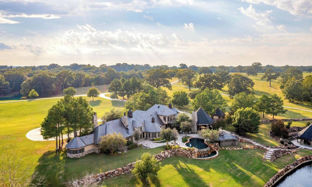 Boswell House | LUX Ranch on 2,600 acre playground! Swim Fish Hunt