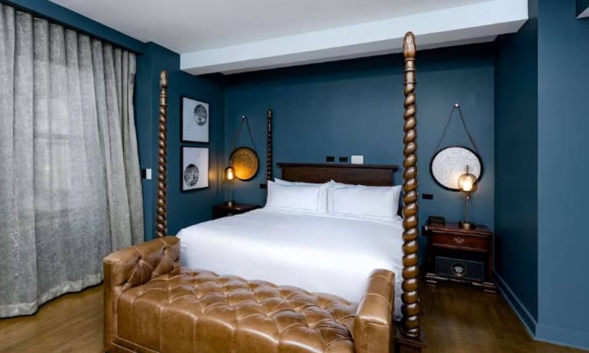 Downtown Des Moines Hotel | Luxe King Room in Iconic Setting – Moments From Dining & Attractions