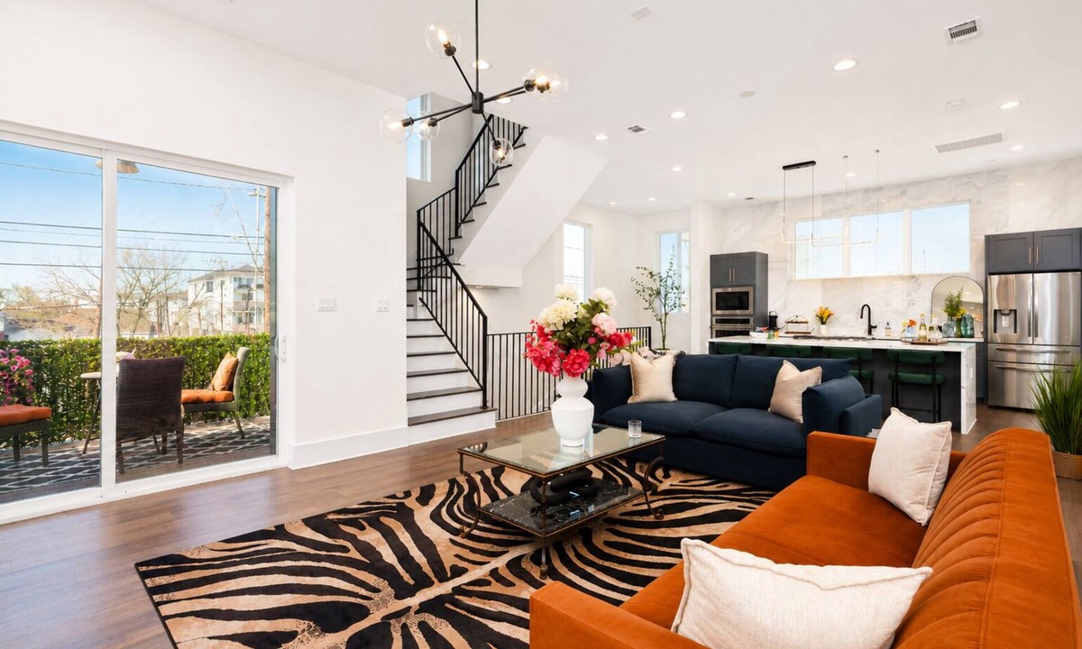 Washington Ave./ Memorial Park House | LUXE! Sleek 4-level Luxury·Rooftop·Garage·HTX
