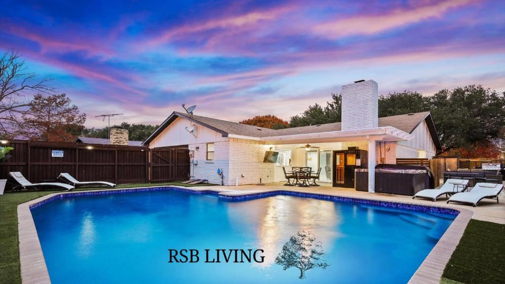 The Colony House | Luxurious 5BR 2B Home with Pool Grill Sauna & Game Room