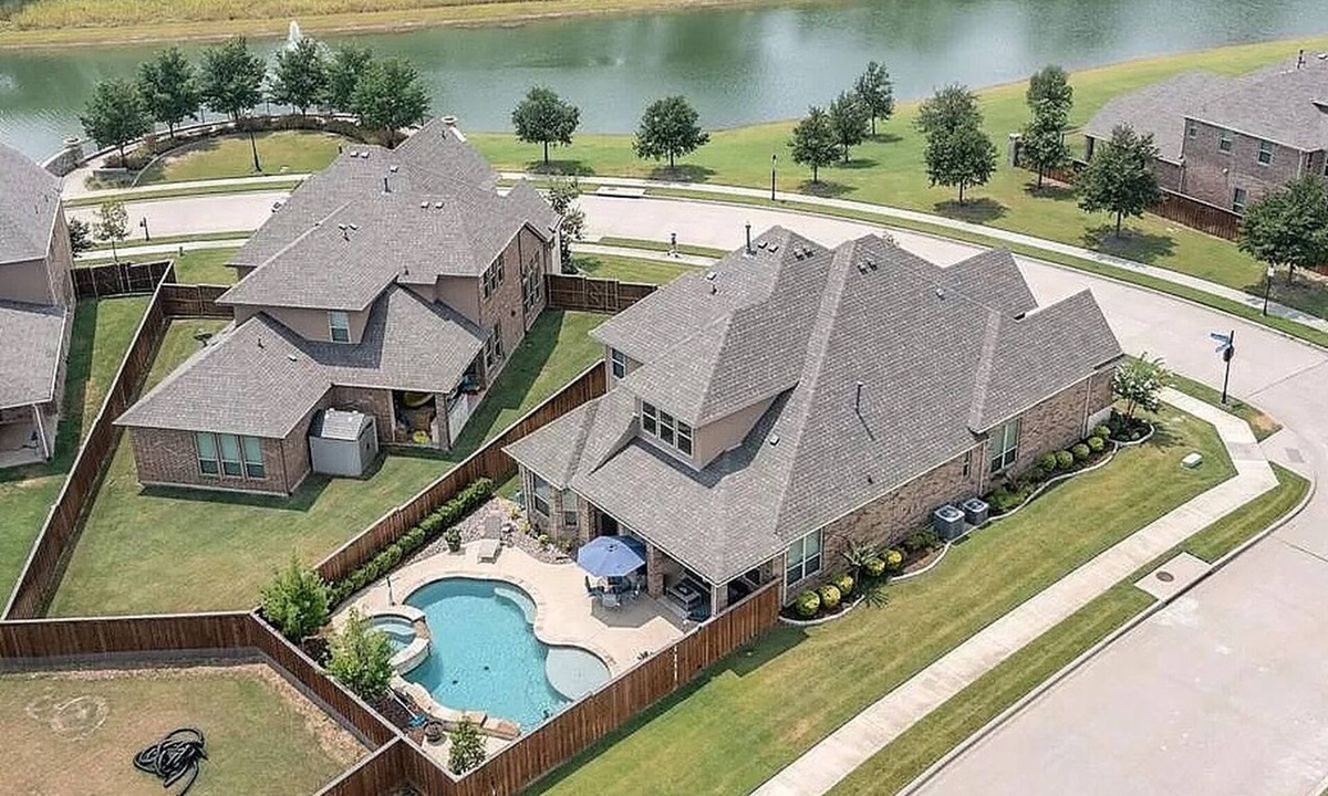 Coppell Villa | Luxurious Oasis with Pool/Spa 8 mins from Airport