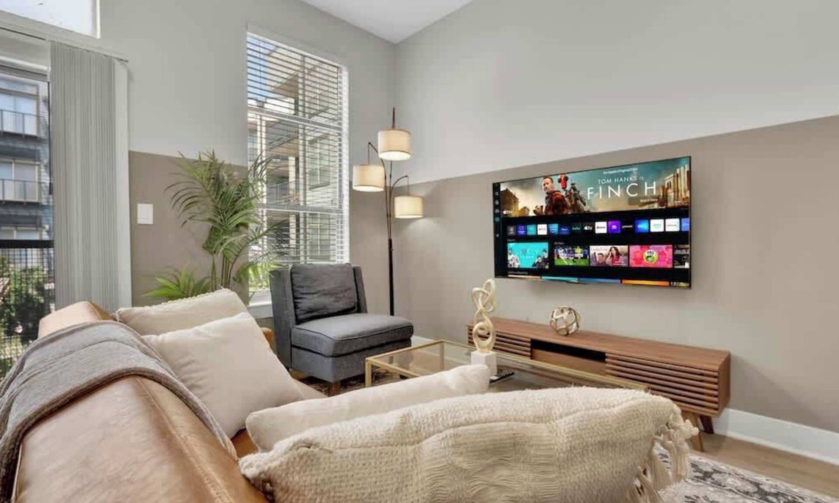 Deep Ellum Apartment | Luxury 1BD | Deep Ellum | Parking | Pool+Gym