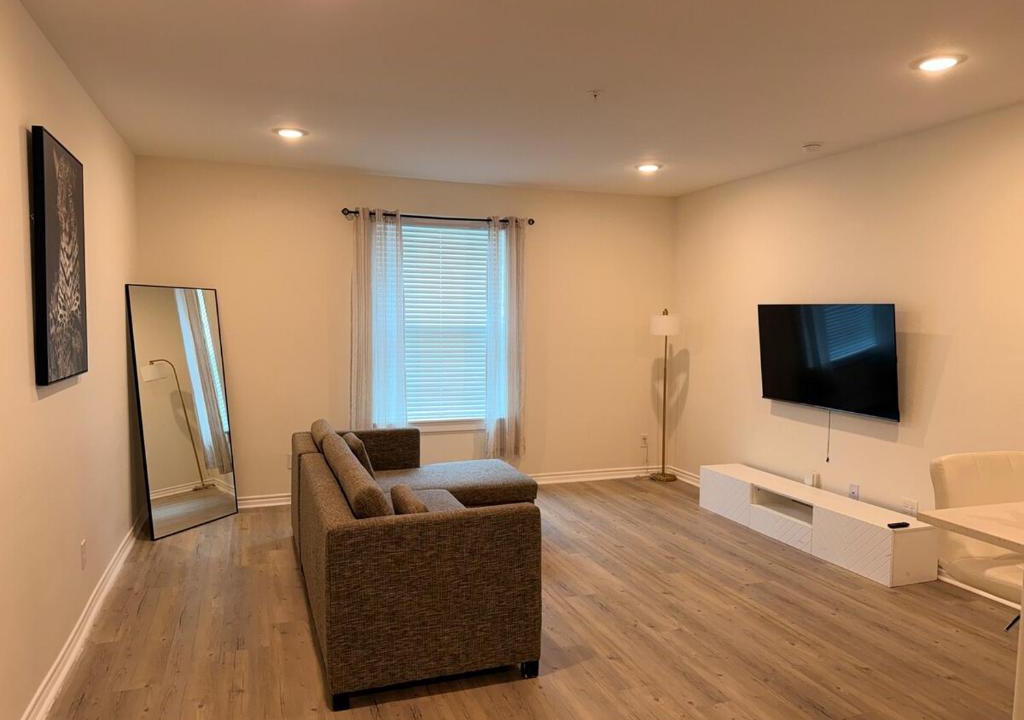 George Bush Park/Eldridge Apartment | Luxury 1BR Haven with Modern Finishes