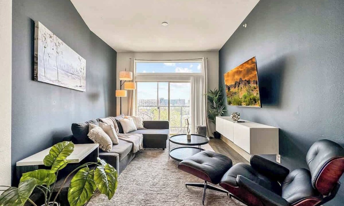 Deep Ellum Apartment | Luxury 2BD | Deep Ellum | Parking | Pool+Gym