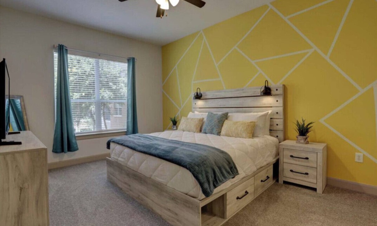 Astrodome Apartment | Luxury 2BD w/pool. 5 min walk to NRG Stadium. 10 min Dr to Downtown Houston!