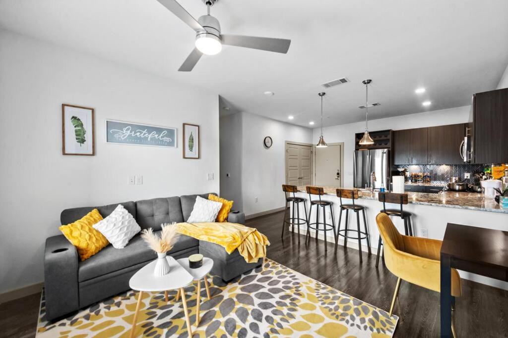 McKinney Apartment | Luxury 2Bed Queen Suite, Free Parking Wifi Gym, Hwy 121 and PGA Golf Course