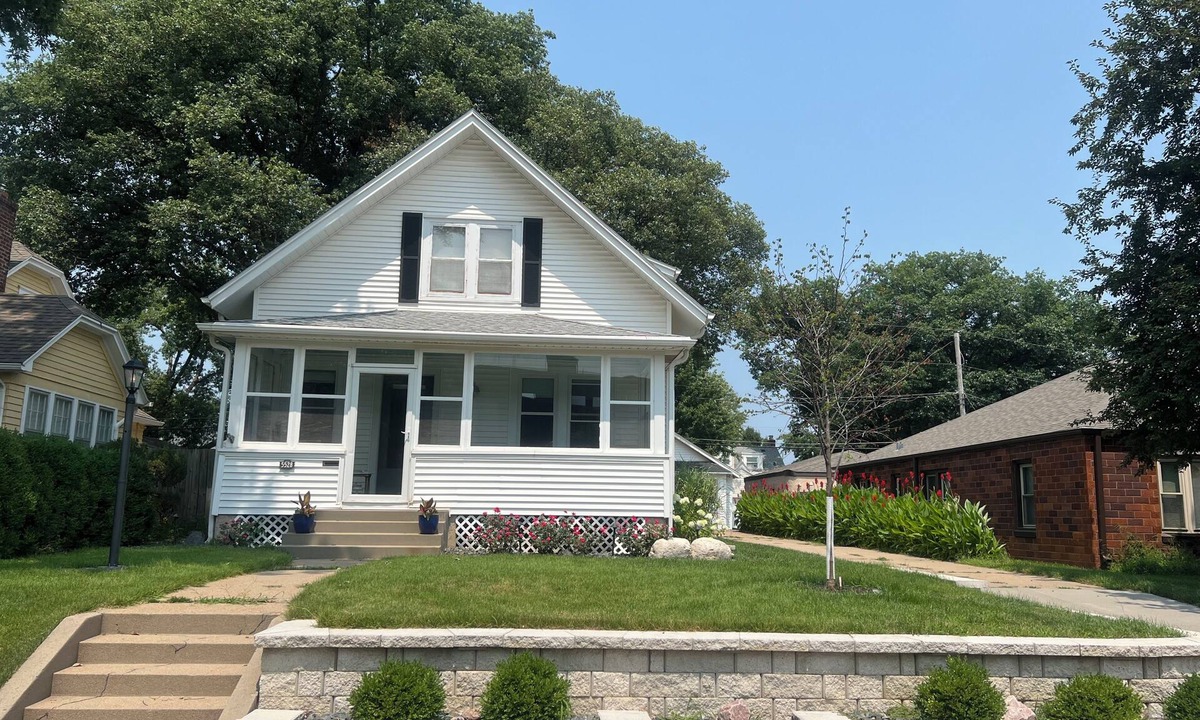 Aksarben - Elmwood Park House | Luxury 4 bedroom house with amazing outdoor lighting and water feature!