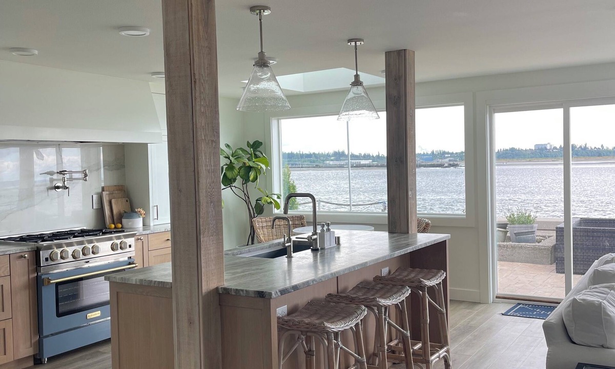 Priest Point House | Luxury 4BR Beachfront Retreat. Designer Kitchen, Views, Game Room, Piano, A/C
