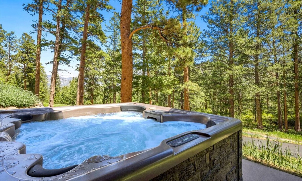 Estes Park House | Luxury and Privacy- A vacation that feels like home!
