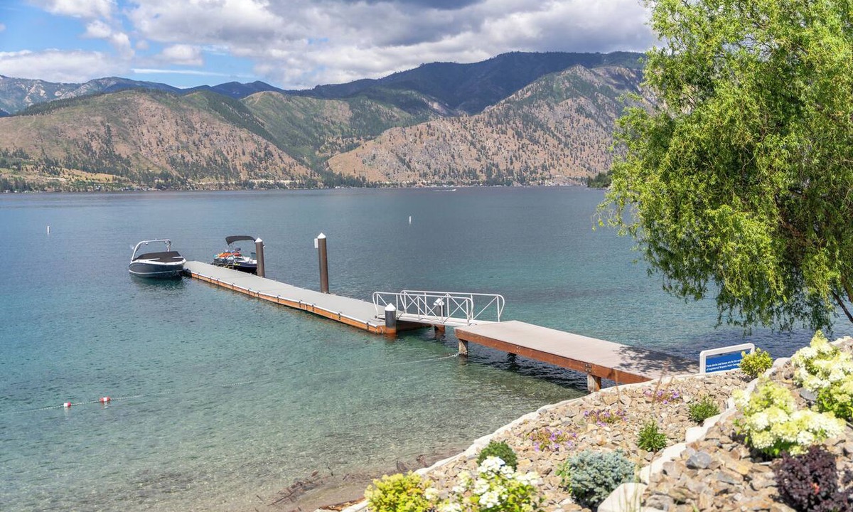 Wapato Point Condo | Luxury at the Lake- Yacinde F1