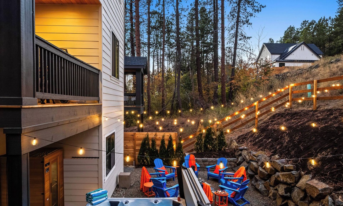 Cle Elum House | Luxury Family Escape - Hot Tub, Game Room & Bunk Room Near Suncadia