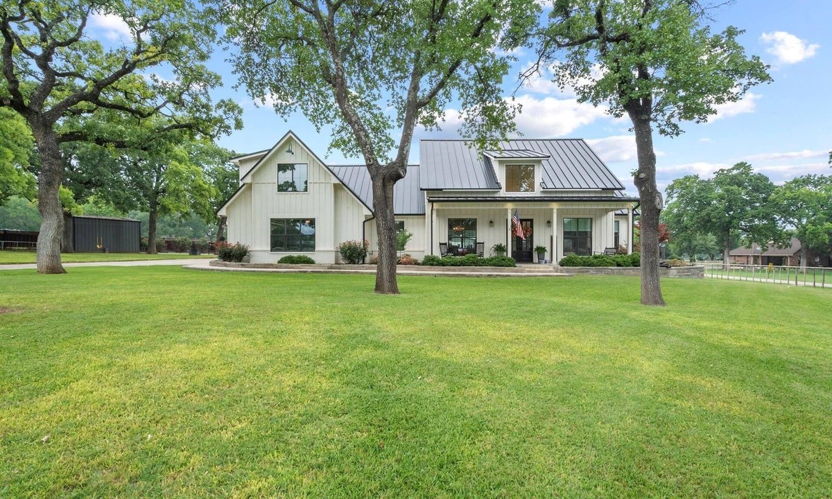 Weatherford House | Luxury Farmhouse in Weatherford