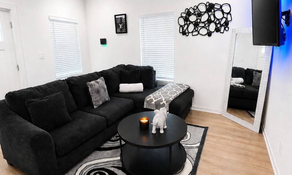 Northeast Houston House | Luxury Gated Townhome, Near Downtown Houston + Free Parking & Wifi