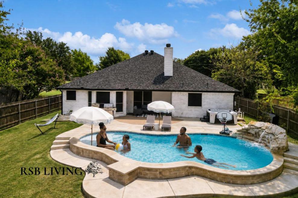 Red Oak House | Luxury Gem in the Forest-Pool&Jacuzzi&Cinema&Games