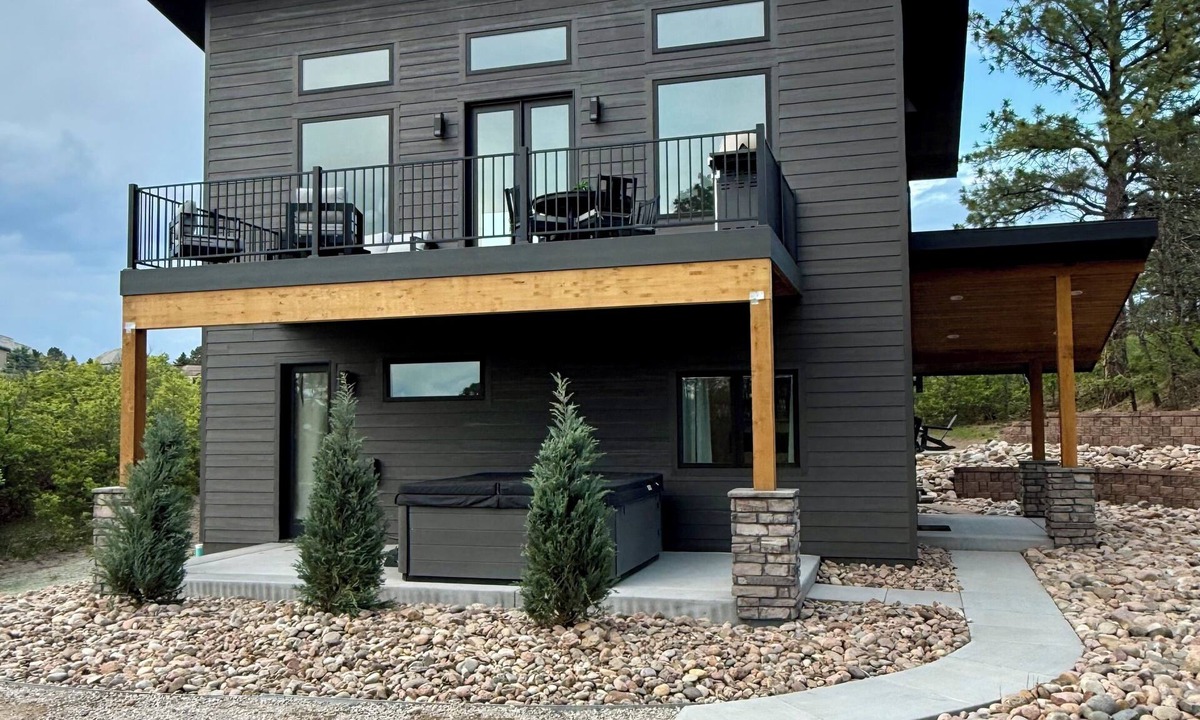 Castle Rock House | Luxury Guest House on 11 Acres - Hot Tub, Mountain Views & Trail Access