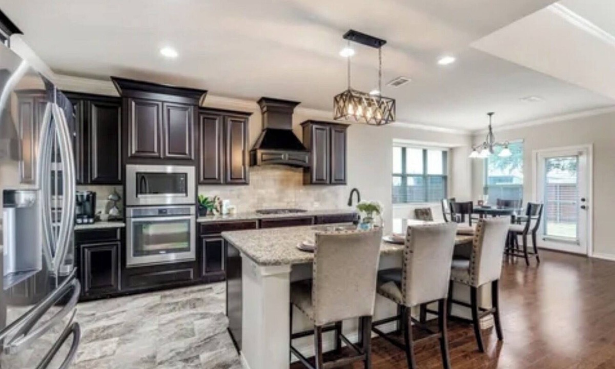 Little Elm House | Luxury home near Omni PGA and Universal Kids Resort 'The Chateau @ Little Elm'
