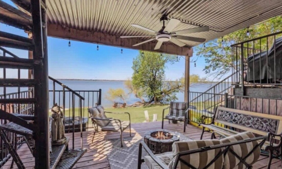 Rockwall House | Luxury Lakefront Townhome in Rockwall 4 Bedrooms, Minutes from Dallas