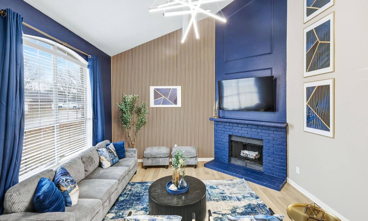 Midlothian House | Luxury Living w/Backyard Pool Oasis (5-BD/3-BA)