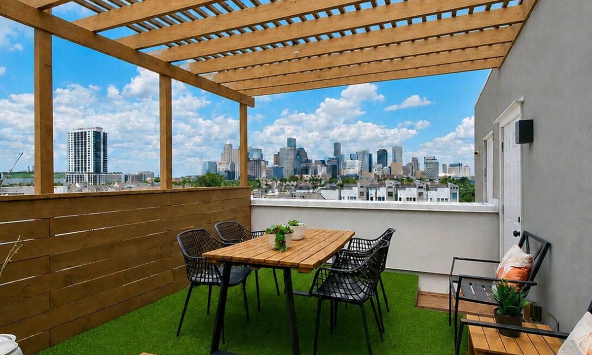 Midtown House | Luxury Midtown Houston Home w/Rooftop Skyline Views