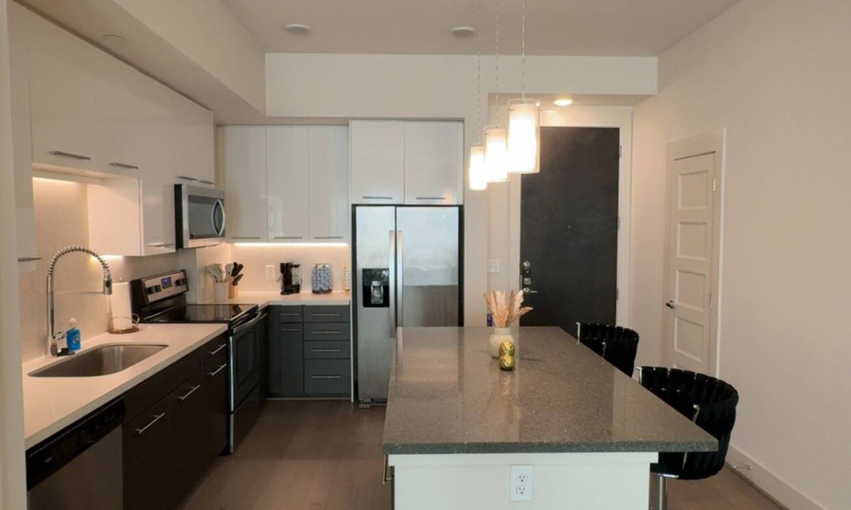 Midtown Apartment | Luxury Midtown Stay w/Stunning Skyline Views