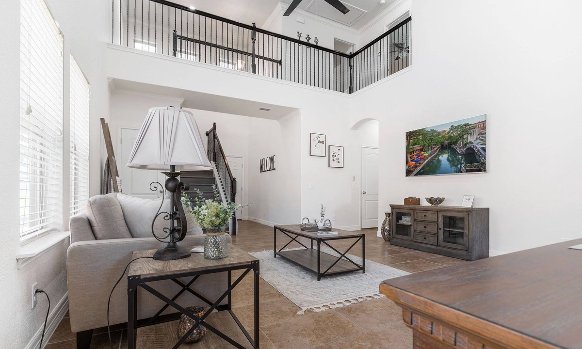 West San Antonio House | Luxury Pet Friendly 4 bdrm San Antonio home,between SeaWorld-Lackland AFB