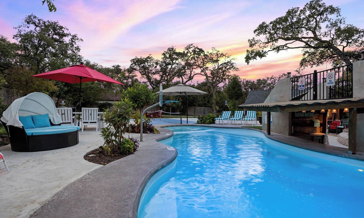 Leon Valley House | Luxury Pool, Hot Tub, Pickleball, Family Resort Getaway!