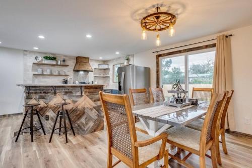 Loveland House | Luxury Spacious House Great for a Family Retreat