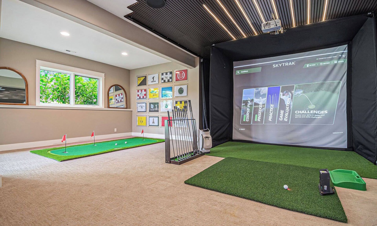Elkhorn House | Luxury Stay with Golf Simulator and 3 King Bedrooms!