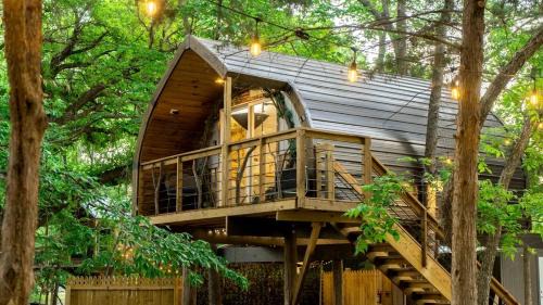 Rosston House | Magical Treehouse Retreat with Creek Views near Forestburg Forest in Forestburg, Texas