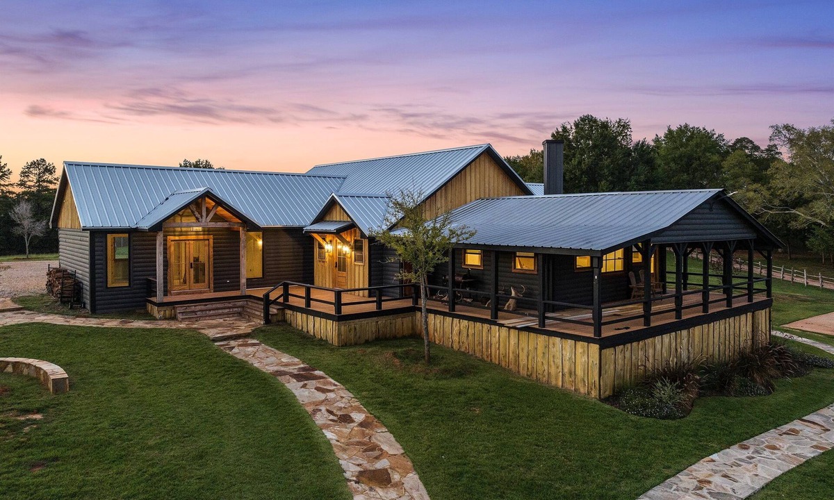 Laneville Cabin | Main Cabin - The Hendo