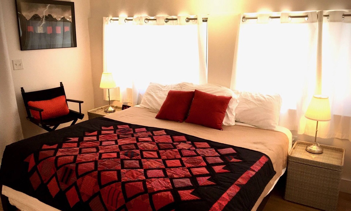 Marfa House | Marfa House El Balcon, in the heart of Marfa with direct balcony access