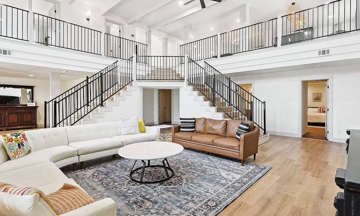 Flower Mound House | Marlin House Retreat Home w/Pool! Perfect for large groups on 6 acres!