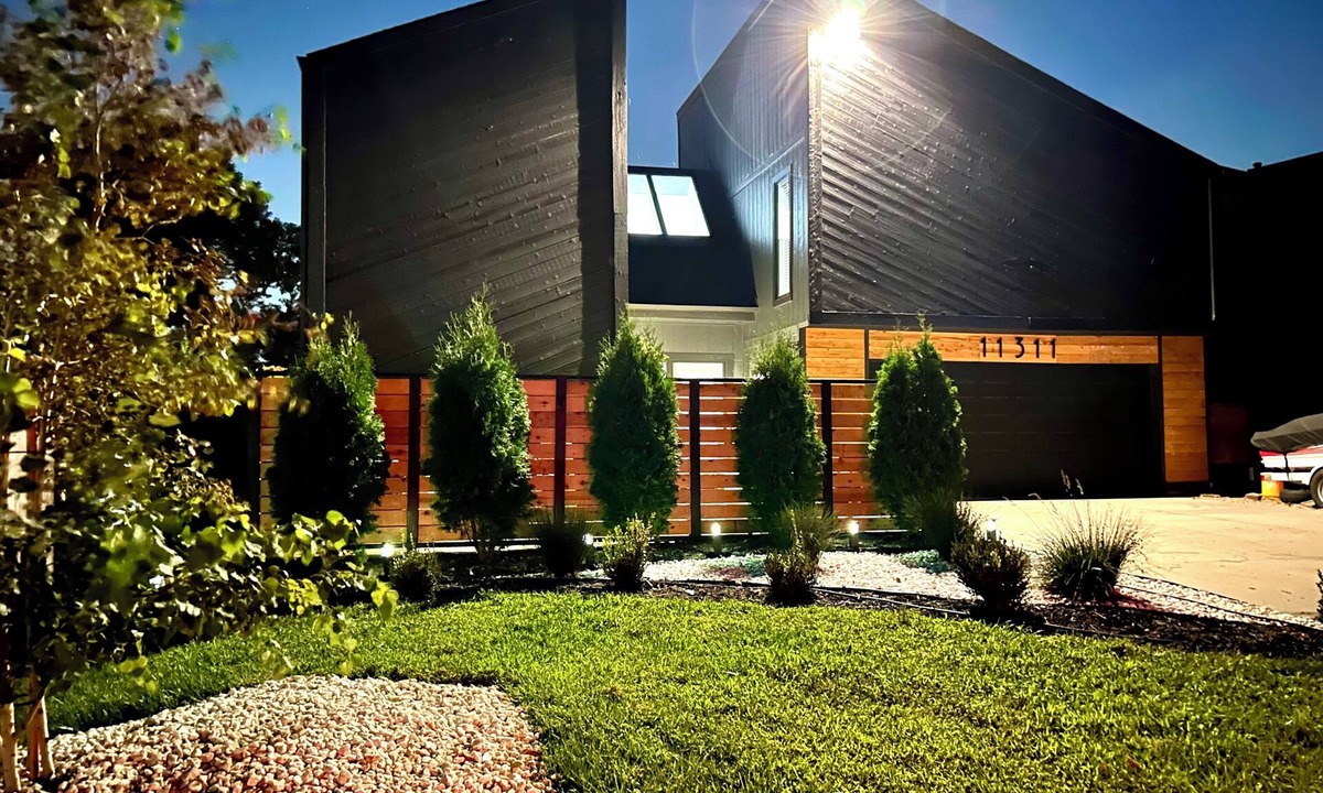 Omaha House | Marvelous Modern Spacious 4-bedroom house near interstate and Top Golf.