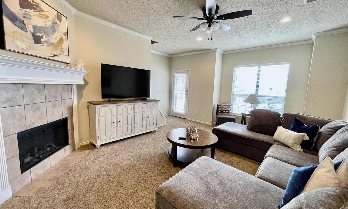 North Overton House | Matador on Main - 3BR/3.5BA - Walk to Tech