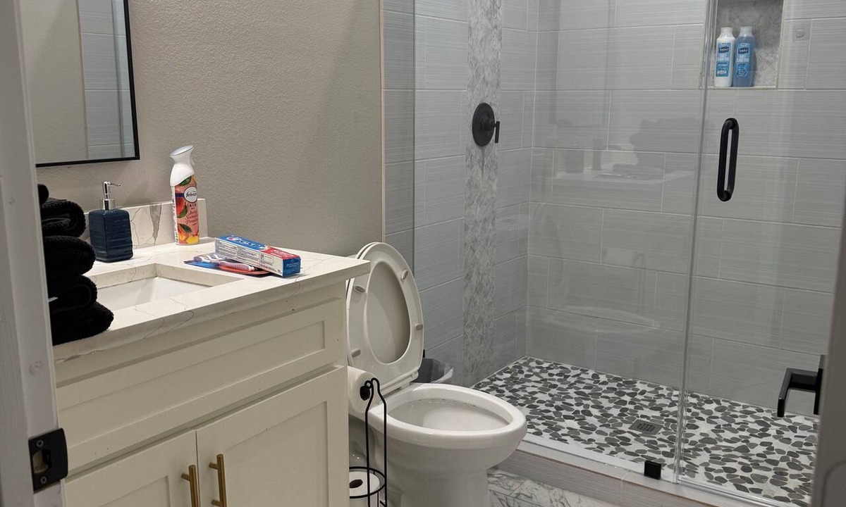 Wilmer House | Matthews Blue house spacious 5BD and 2BA in calm neighborhood